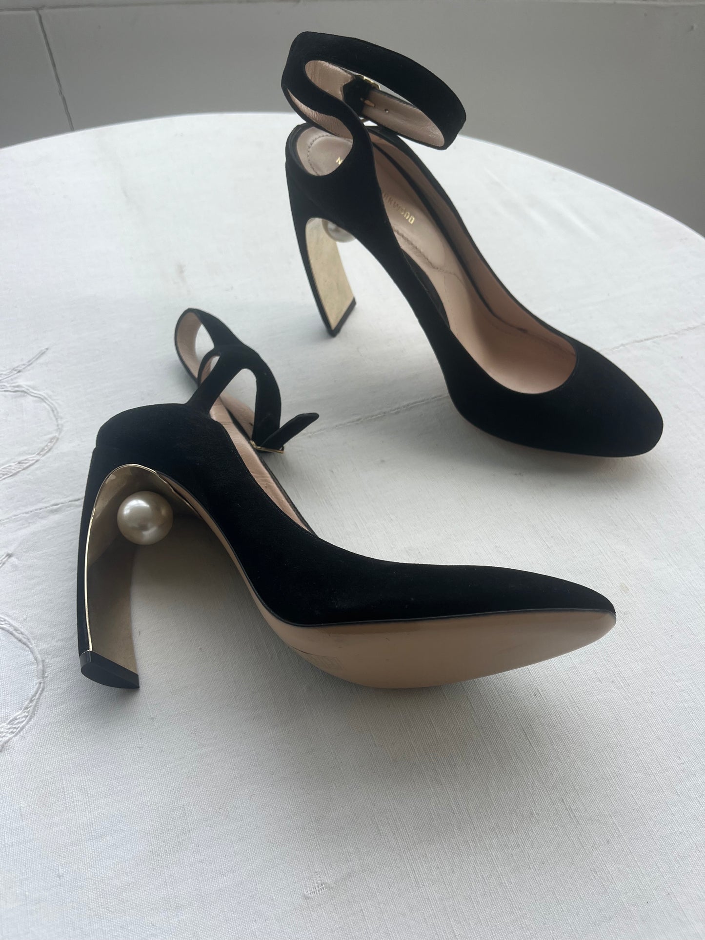 Black Suede & Pearl Nicholas Kirkwood party pumps | 40.5