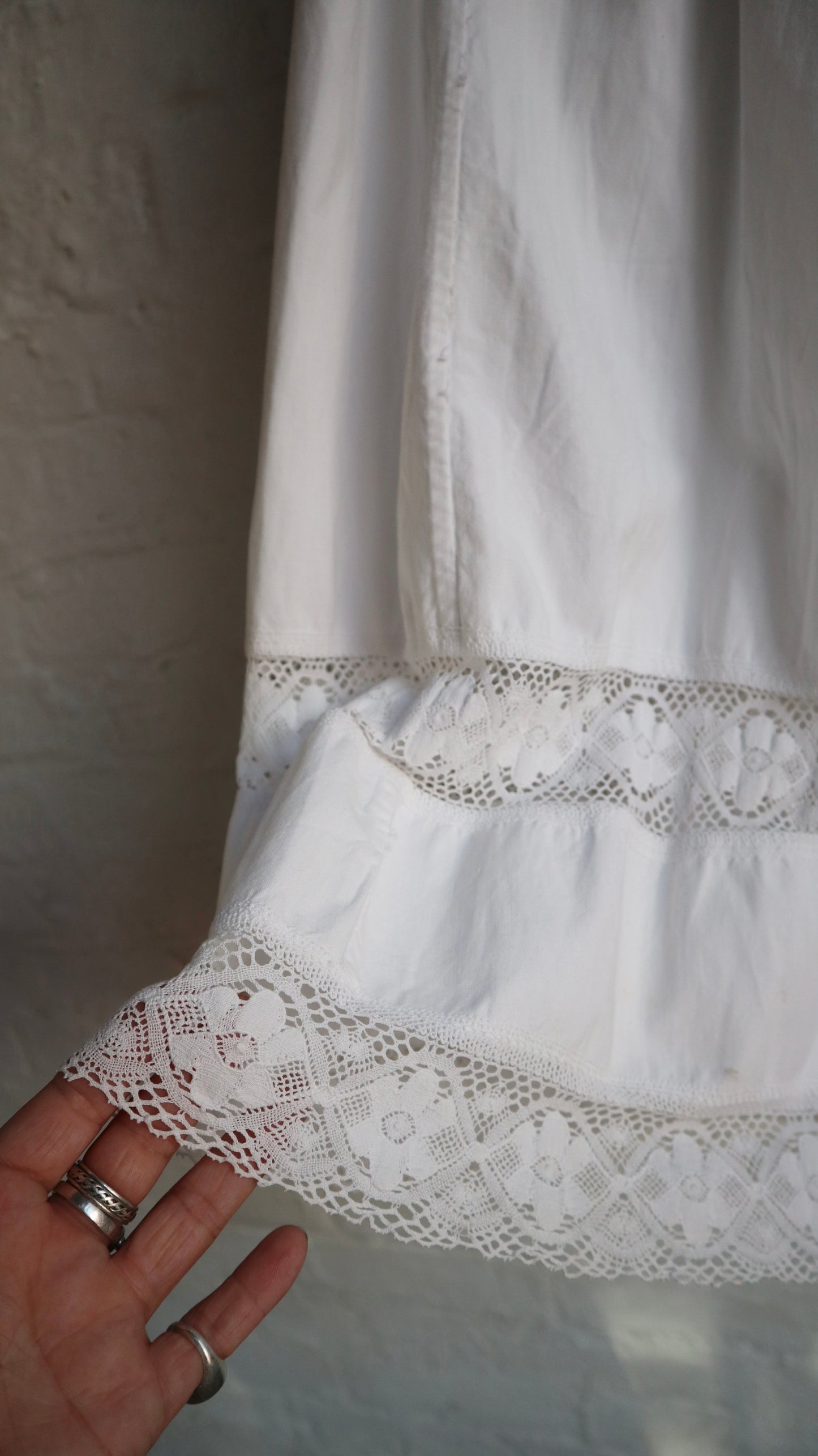 Antique White cotton & Lace Italian Skirt | 8 -14